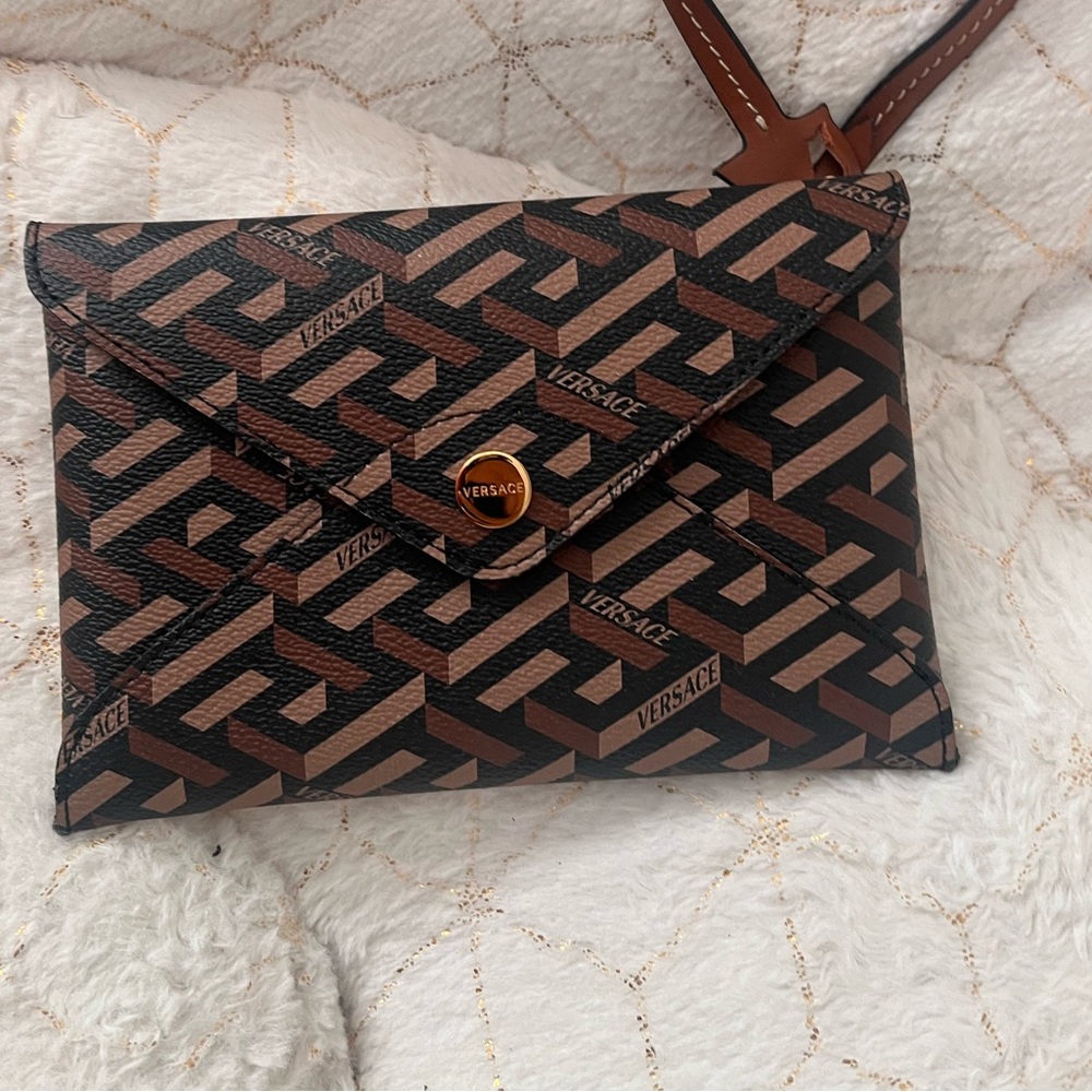 Versace La Greca envelope pouch. Excellent condition ❤️